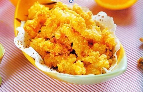  每天精选不同菜肴给大家，摆放好辣子鸡丁，生活需要的是一日三餐吃好