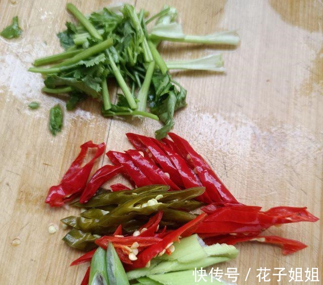 爆炒猪肝|泡椒爆炒猪肝，香嫩可口，美味下饭！