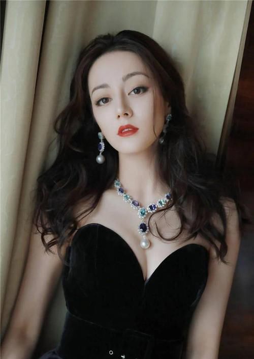 30岁女性不想被人叫阿姨，少留直发！换上这四种冻龄卷，精致洋气