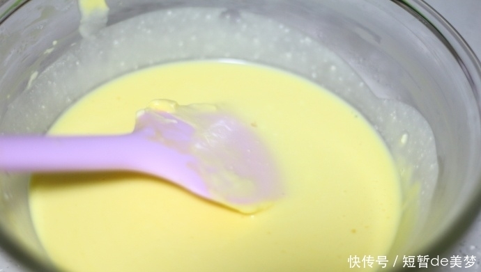 炎热的夏天,来一份酸酸甜甜的百香果慕斯,解暑又开胃!