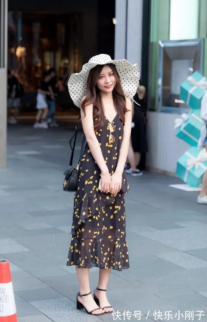 吊带 雪纺吊带连衣裙,搭配一双高跟鞋,才能成为精致女神的基点