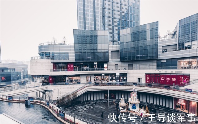 双十一|为啥今年大量商铺倒闭，而餐饮店，房产中介和药房却开了满大街