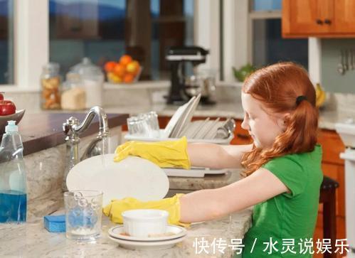 在你身边|妈妈在这4方面越“懒”,养出的孩子越出色,该懒的时候就懒一点