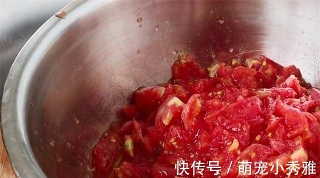 腌西红柿的季节到了,一次20斤腌制起来,做法简单,吃一年不会坏