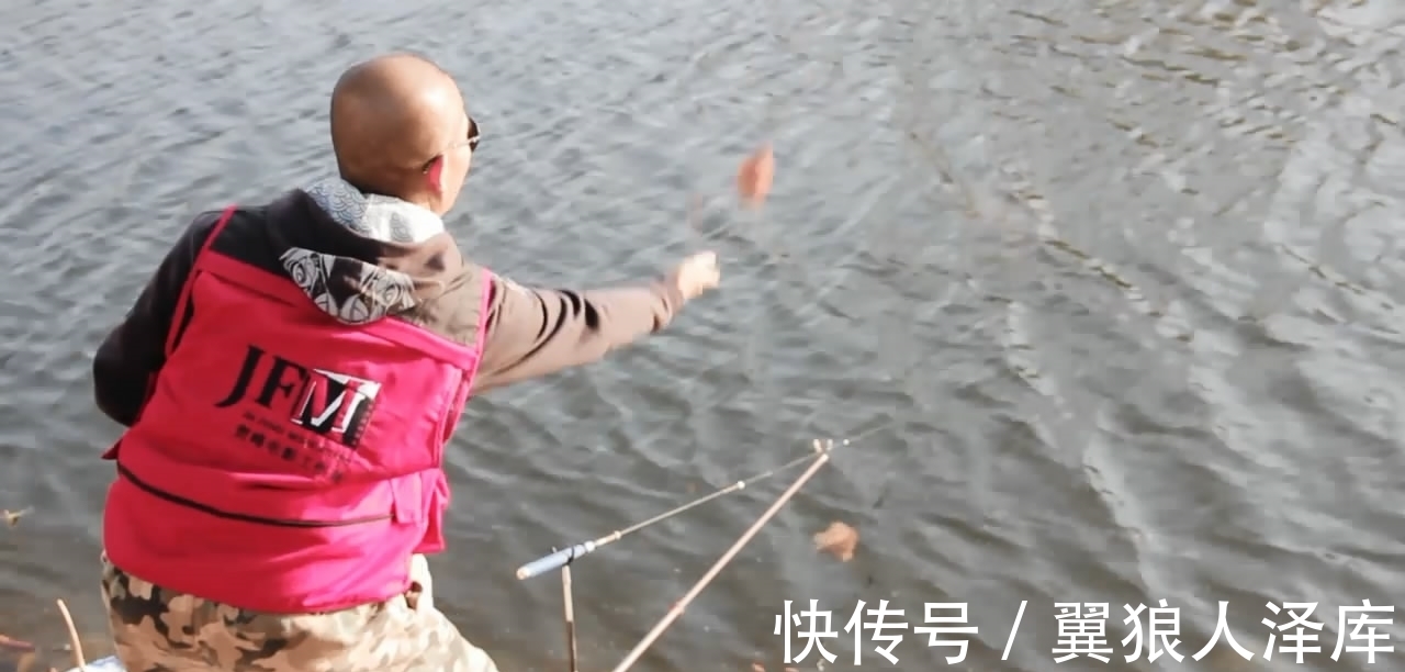 渔课堂|冬季钓鱼时,为啥有人打重窝有人打小窝?谁对?正确方法我来教你