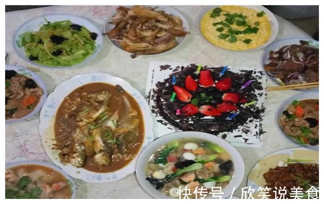 儿子在家过生日，小姑子特意做一桌菜庆祝，饭后儿子的举动好搞笑