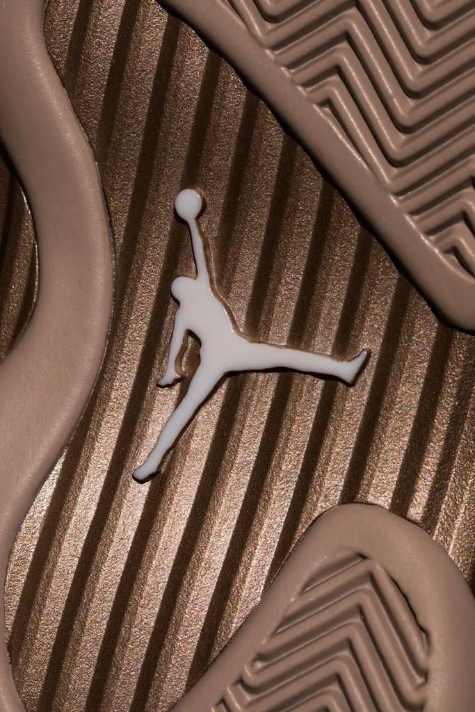 永远滴神！兵马俑 AJ 套装上脚太帅了！冠希刚晒出隐藏玩法！