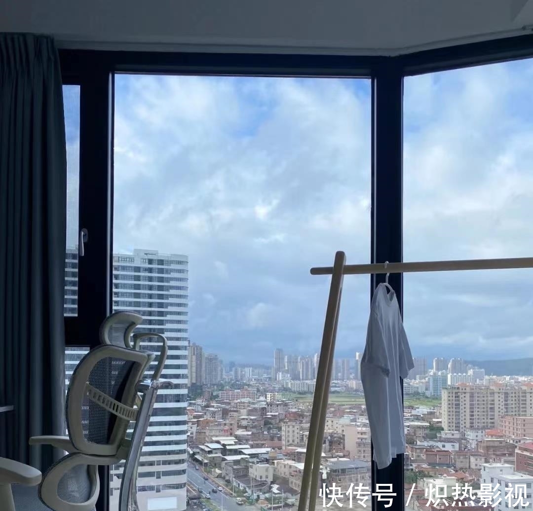 收纳|110㎡简约风,花费10W做橱柜,全屋“空无一物”,太舒适了