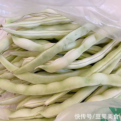 #暖冬酱在手,嗨吃部队锅#大骨煳锅贴