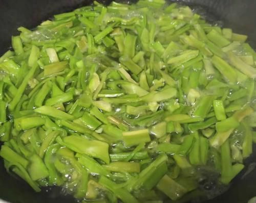 这菜正月要常吃，隔天上厕所，软化血管，嘴巴不臭了，体重降为2位数