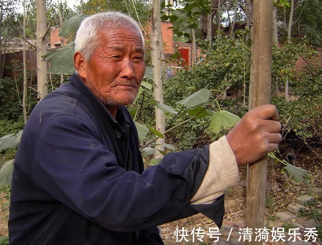 泡泡脚|113岁老人：抽烟喝酒不运动，他说长寿很简单，只需坚持一件事