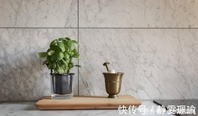 客厅|她坚持不买沙发沿墙打书柜桌,比飘窗都实用!55㎡小户型太值了!