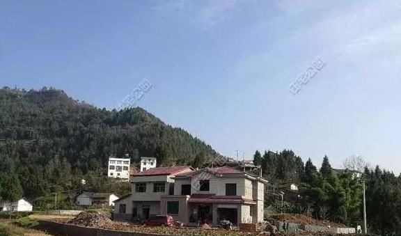 别墅|农村小伙竟花34万在人烟稀少的地方建别墅，为了啥？