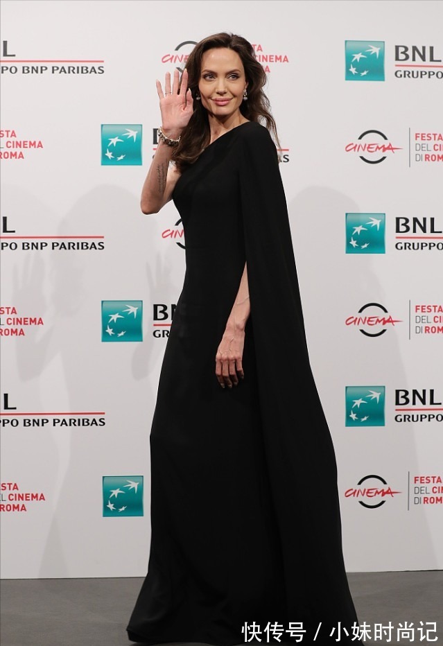 高跟鞋 安吉丽娜·朱莉瘦出骨感,穿宽松“睡衣裙”也遮不住,还是胖点好