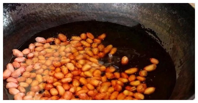 现在才知道，原来炒花生米不能先放油，多做这1步，又酥又脆