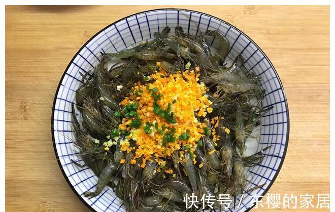 鱼虾|小河虾特色做法，不炒不煮，鲜美嫩滑，端上桌1斤虾嫌不够，真鲜