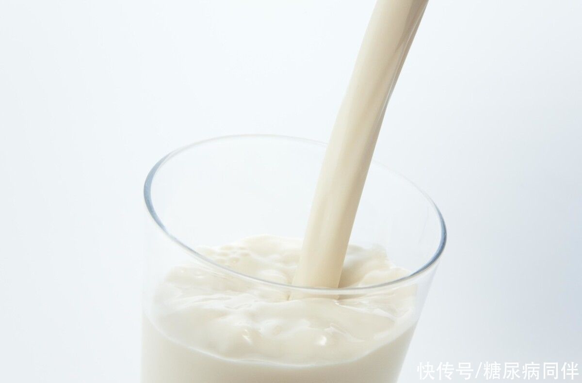 牛奶|糖尿病人喝牛奶好，还是喝豆浆好？营养师帮您正确选择
