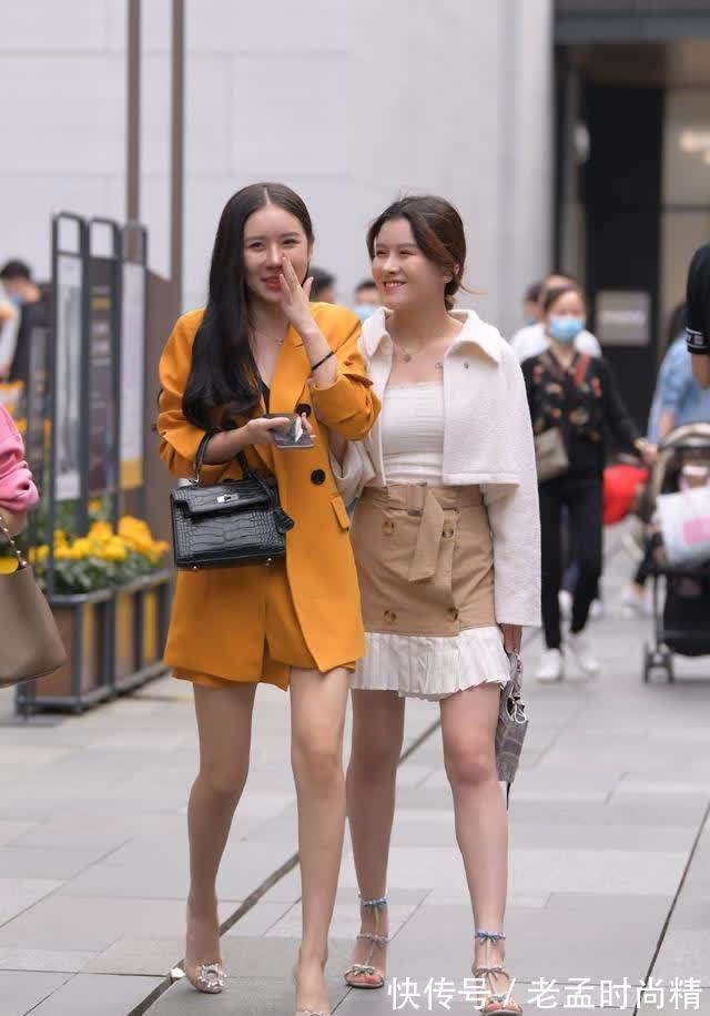 女孩 时尚街拍：职场女孩是最美丽，最值得路人注意的女孩