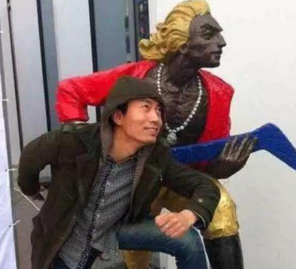 |搞笑图片幽默段子笑话哈哈哈,兄弟你不怕回去跪搓衣板吗