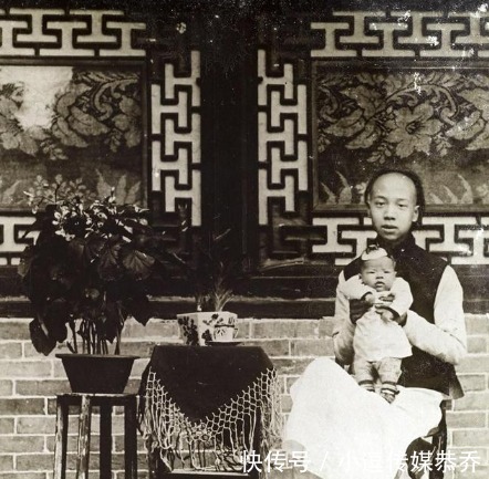 梅荫华|晚清充满生活气息的老照片,有人嬉笑有人光着上身