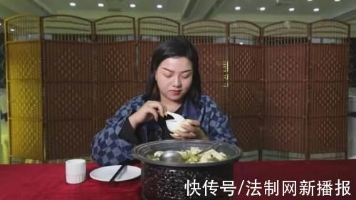 酸香扑鼻的洛南酸菜煮豆腐 在腾腾热气中缔造一场味蕾盛宴