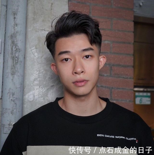 发型 男生剪对发型很重要,今秋就留这4款流行发型,长相一般也很帅气!