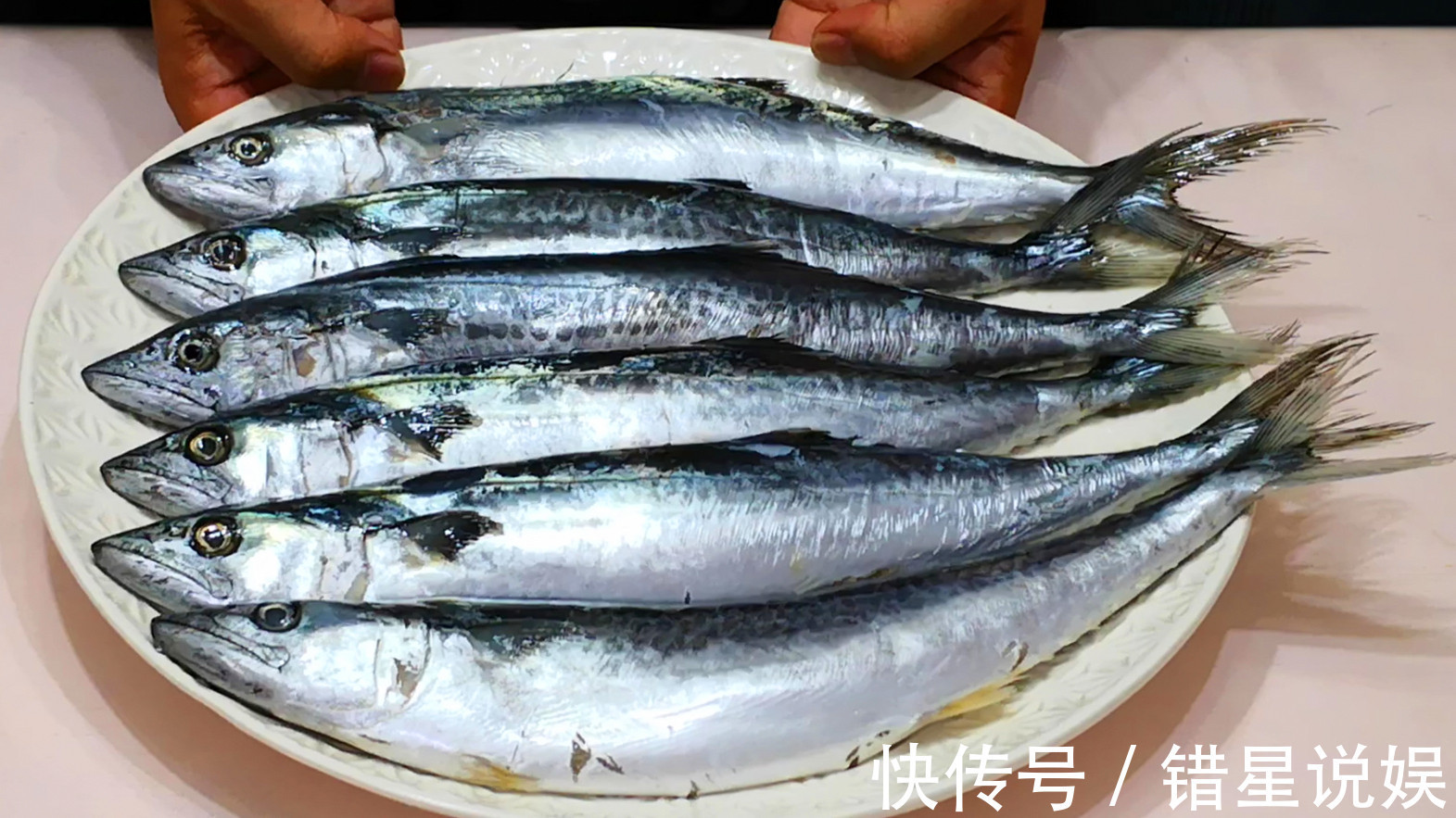 炖鱼时,去腥加料酒和醋是大错特错!这才是最好做法,上桌一扫光