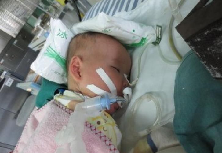 低俗|3岁男童最后没有抢救过来,这种低俗的逗娃方式,家长一定要禁止