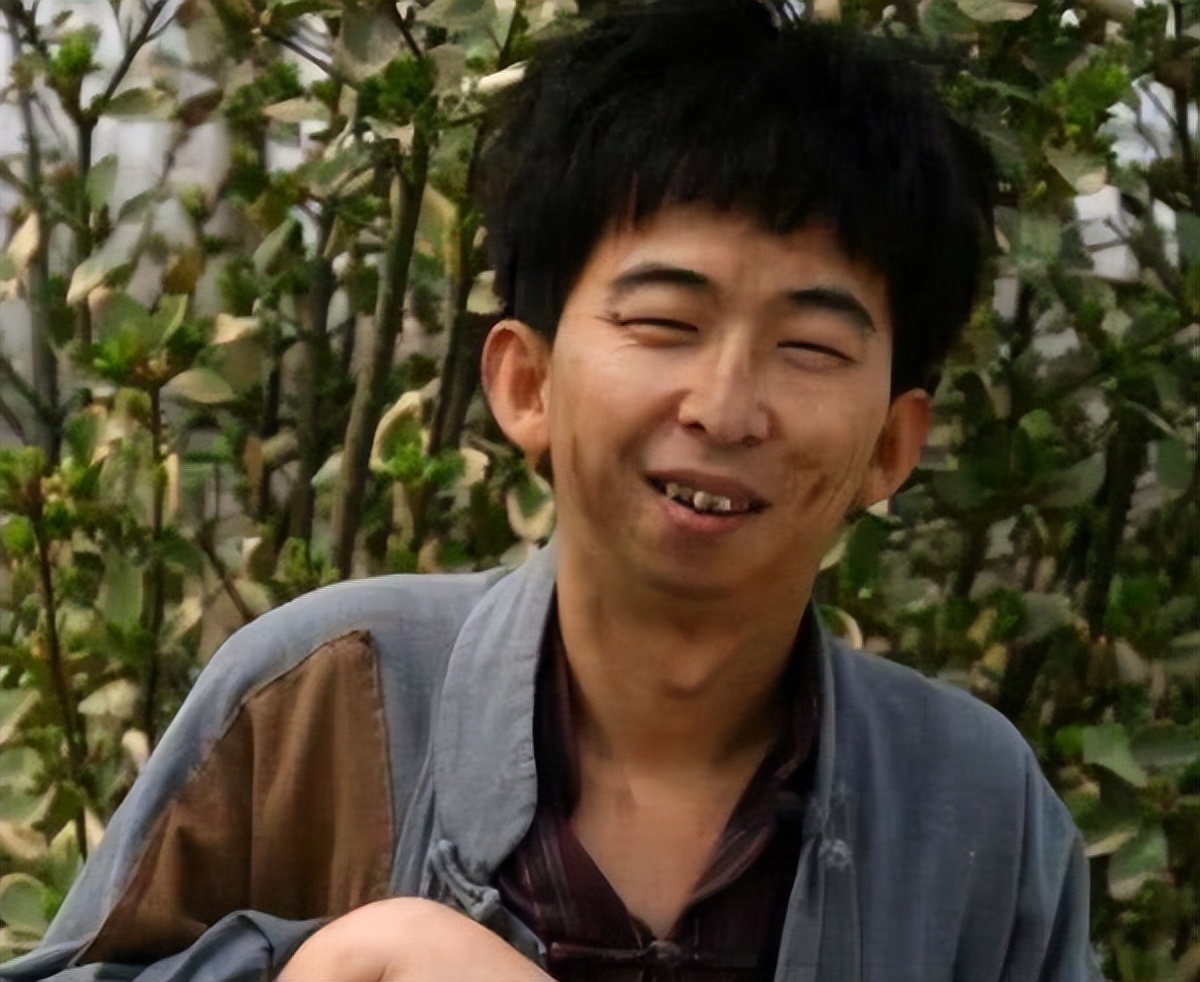 这9位丑星演员,有人成为亿万富翁,有人妻离子散_易看资讯网