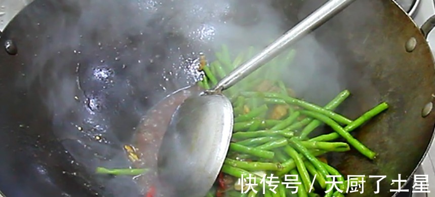 下饭|厨师长炒的长豆角一周都吃不腻,脆嫩入味又下饭,学会自己在家做!