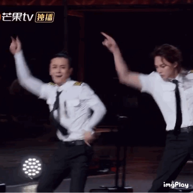 他倆親上了終究是黃曉明錯付了……