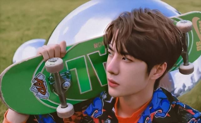 邀约上奥运，王一博回应邓亚萍“能力不够，要好好练习才行”