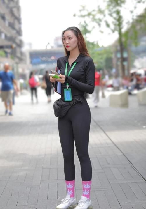 百搭|骨感美女健身裤，配休闲上衣，时尚百搭运动风！