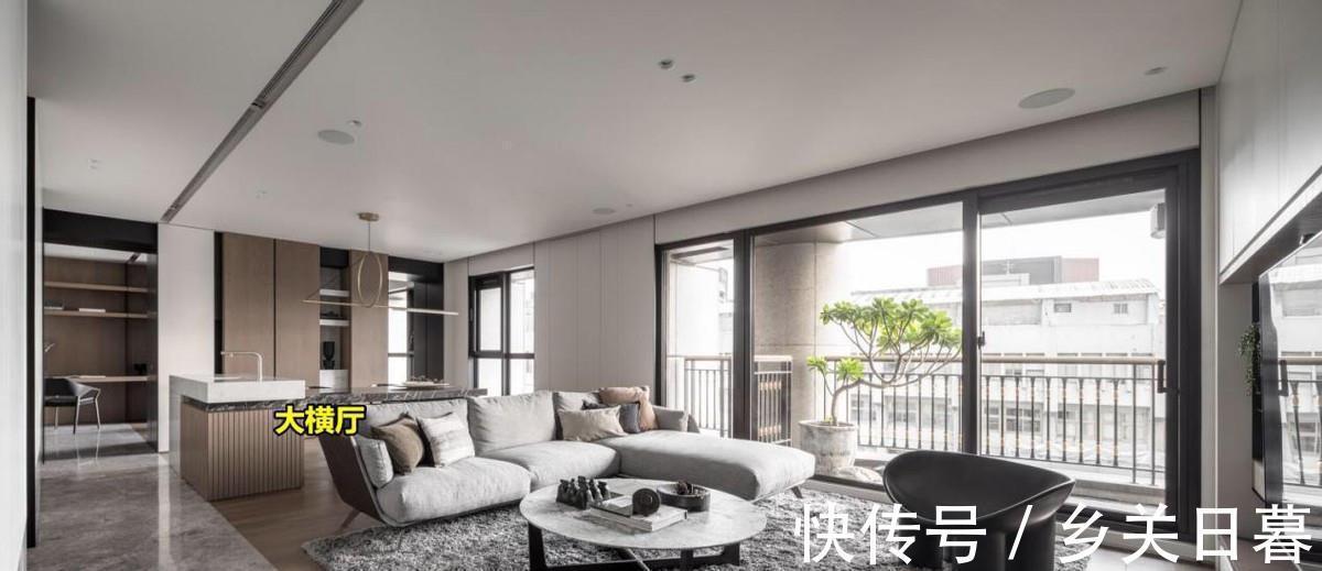 美滋滋|横厅装修找到模板了!沙发往前挪1米2,多排储物柜用美滋滋