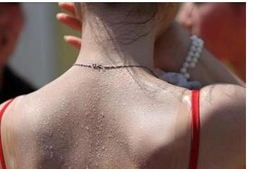 甲亢|更年期动不动就出汗，可能是这6种疾病“信号”，别不信