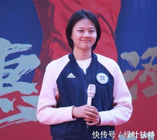 女排姑娘|24岁女排姑娘出席活动,笑起来十分可爱,网友称奥运冠军变胖了
