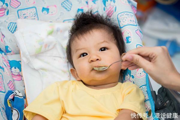 误区|给孩子喂饭这件事,很多家长一开始就输了!尤其是这3个误区