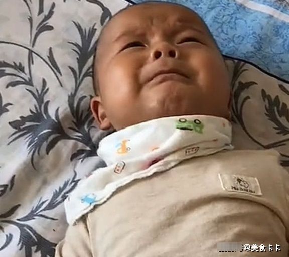 宝宝|宝宝睡醒后没看到妈妈,边哭边喊“妈妈”,声音听起来让人揪心
