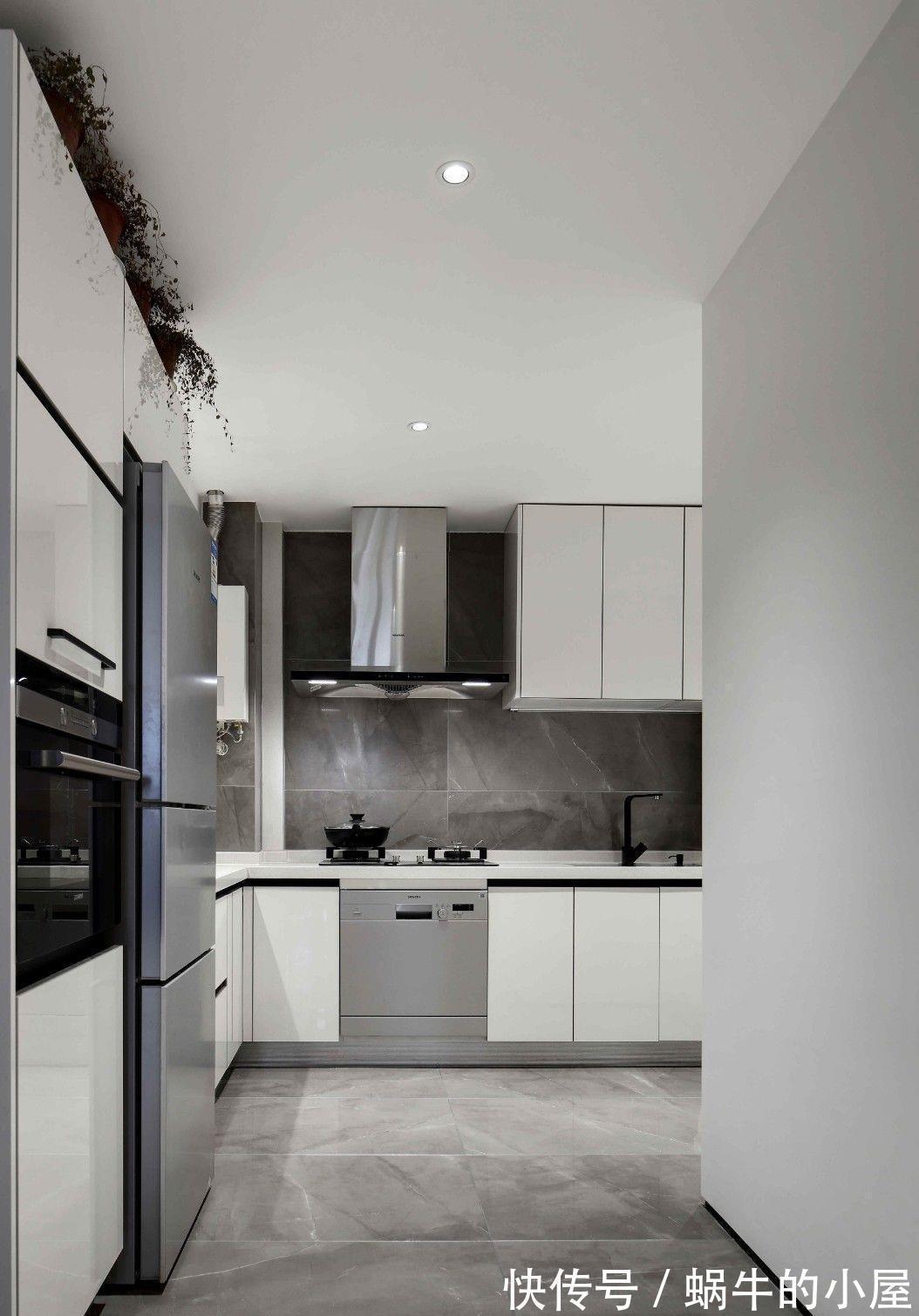 业主|现代极简风的两居室,不多加修饰,用留白让空间变得更为立体