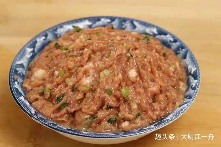 白菜饺子好吃有诀窍,教你饭店做法,饺子鲜嫩多汁不好吃才怪