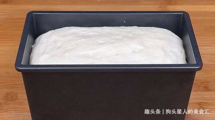 面包家常做法简单又好吃，不用揉出膜，蓬松柔软，想失败都难