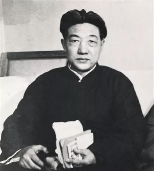  买下|八国联军抢走的一块破布，丢墙角多年，他20万买下，如今价值50亿