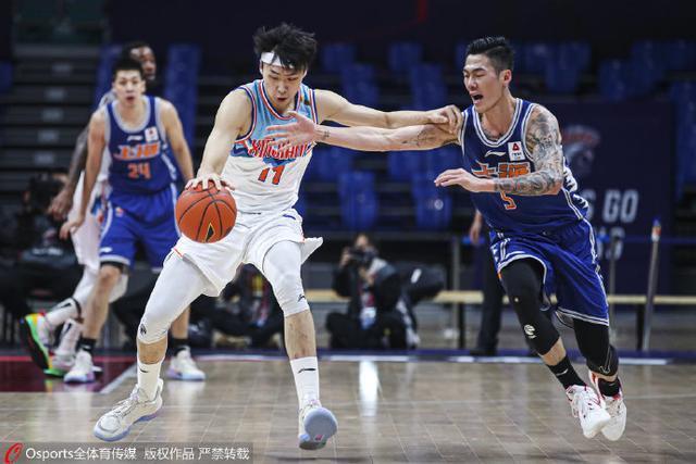 富兰克林|27分大胜！李春江KO阿的江，超级外援30+4爆发，上海男篮下狠手了