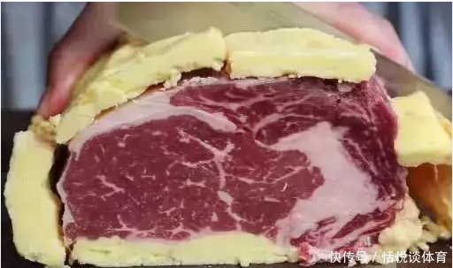意外|一男子买了20斤牛肉,用黄油包好放冰箱一个月,切开以后很意外