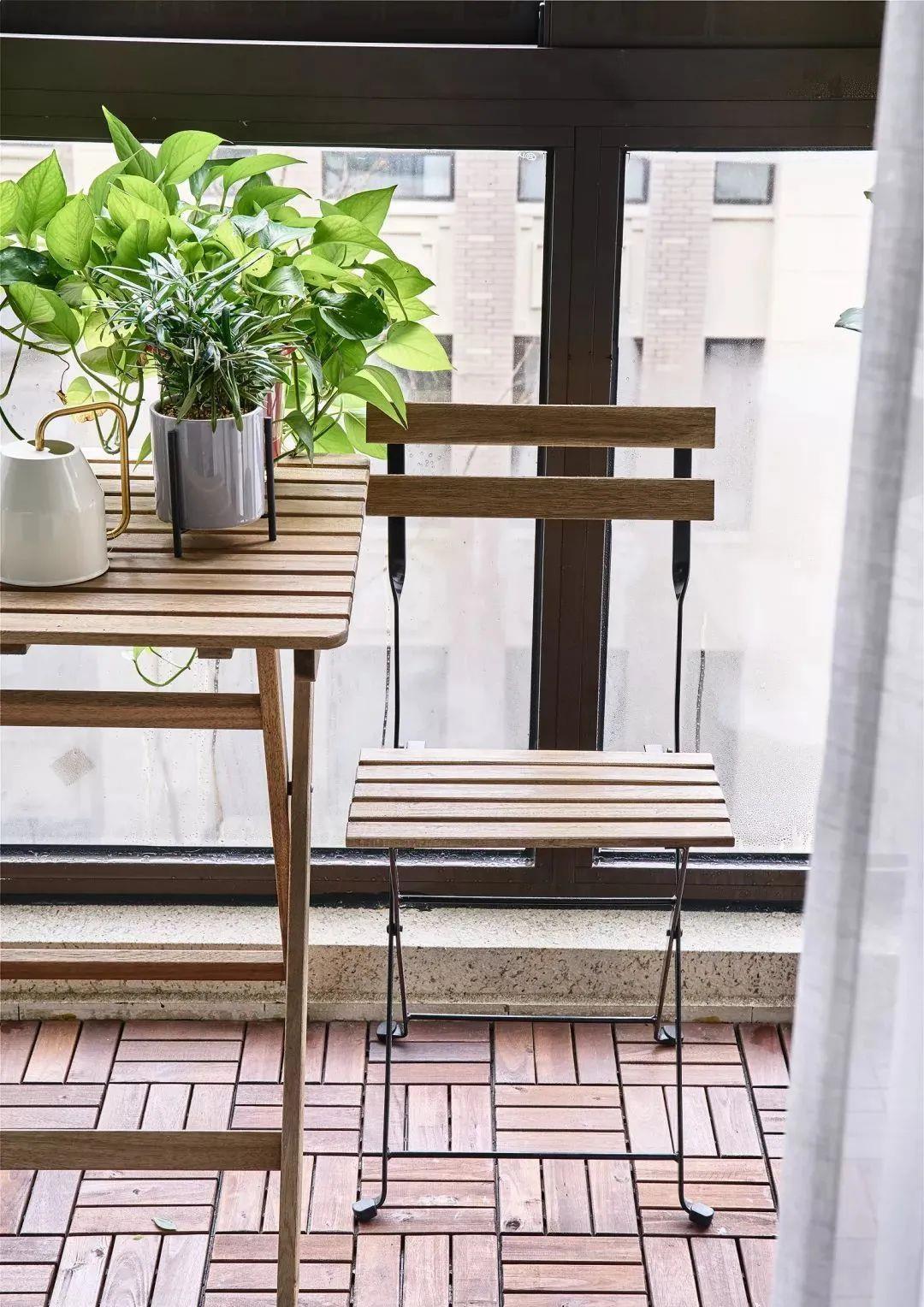 搭配|87㎡现代简约家居,一整面沙发墙做书柜,真心漂亮又实用!