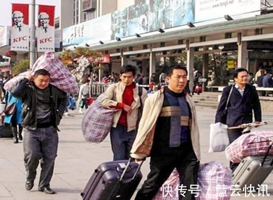 孩子|父母离婚,小男孩选择跟有钱的爸爸,长大后说出真相,妈妈泪奔