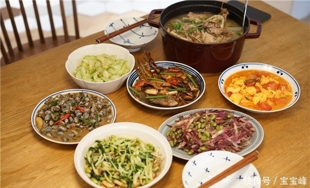 准公婆邀请我去吃饭,第一次去男友家就执意下厨,上桌备受欢迎