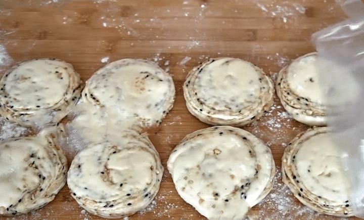 天冷,少吃馒头多吃它,简单一烙,香味浓郁,咬一口直掉渣