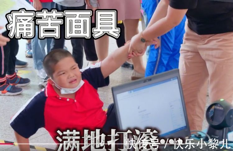 疫苗|一哭二闹三打滚,萌娃接种疫苗名场面,家长捂脸:我可太费劲了