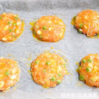 豌豆|把全家人征服的芝士拉丝鱼肉饼,好吃到过分